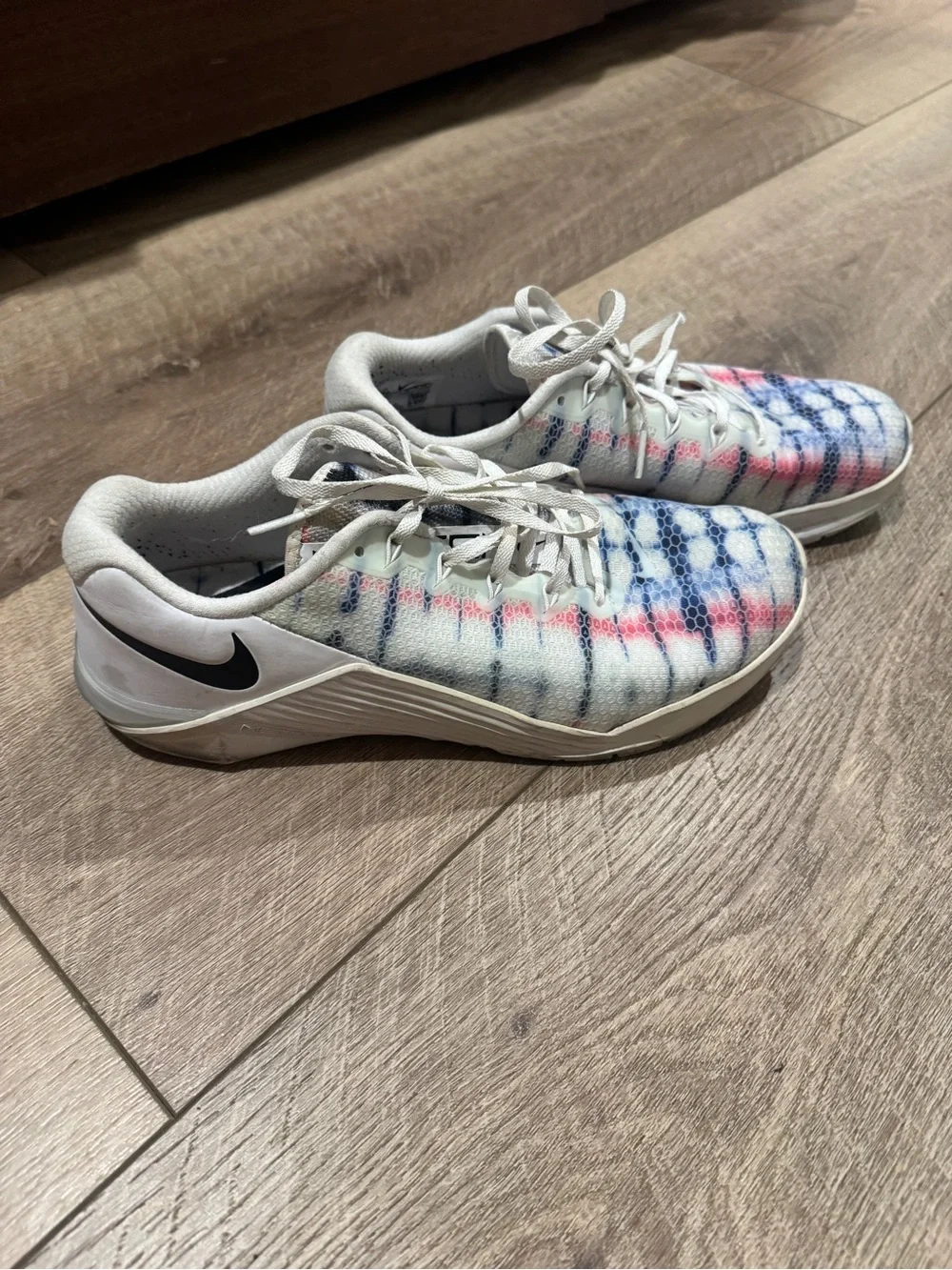 NIKE Metcon 5 AMP Womens White Mesh Sneakers W/ Navy and Pink Tie-Dye! Size 10.5